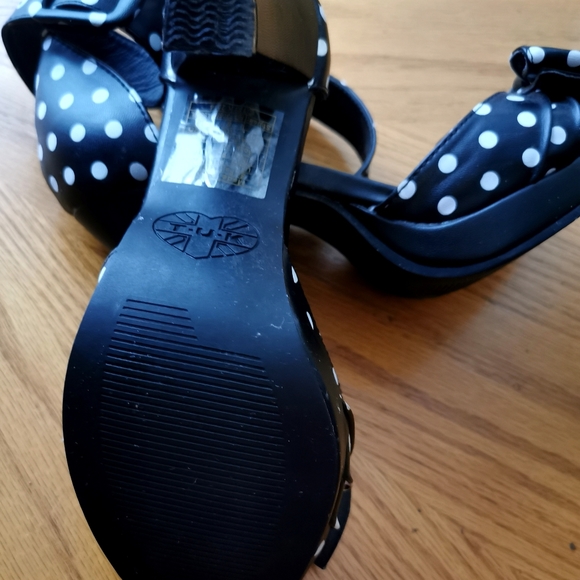 Women's Peep Toe T.U.K Heels, SZ 7 - Picture 5 of 12